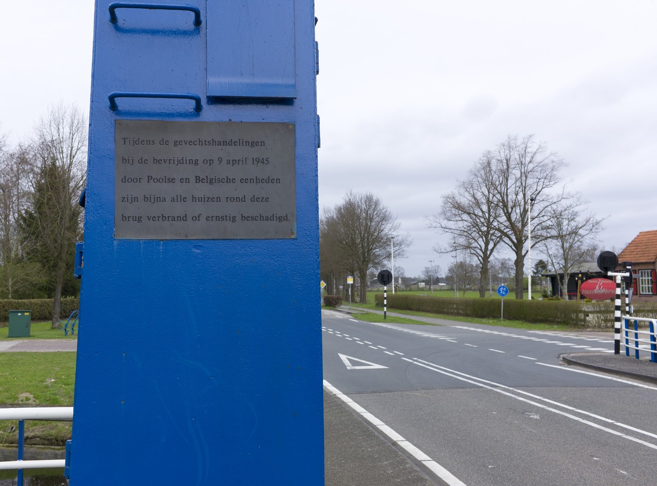 The conquest of the Oosterhesseler bridge