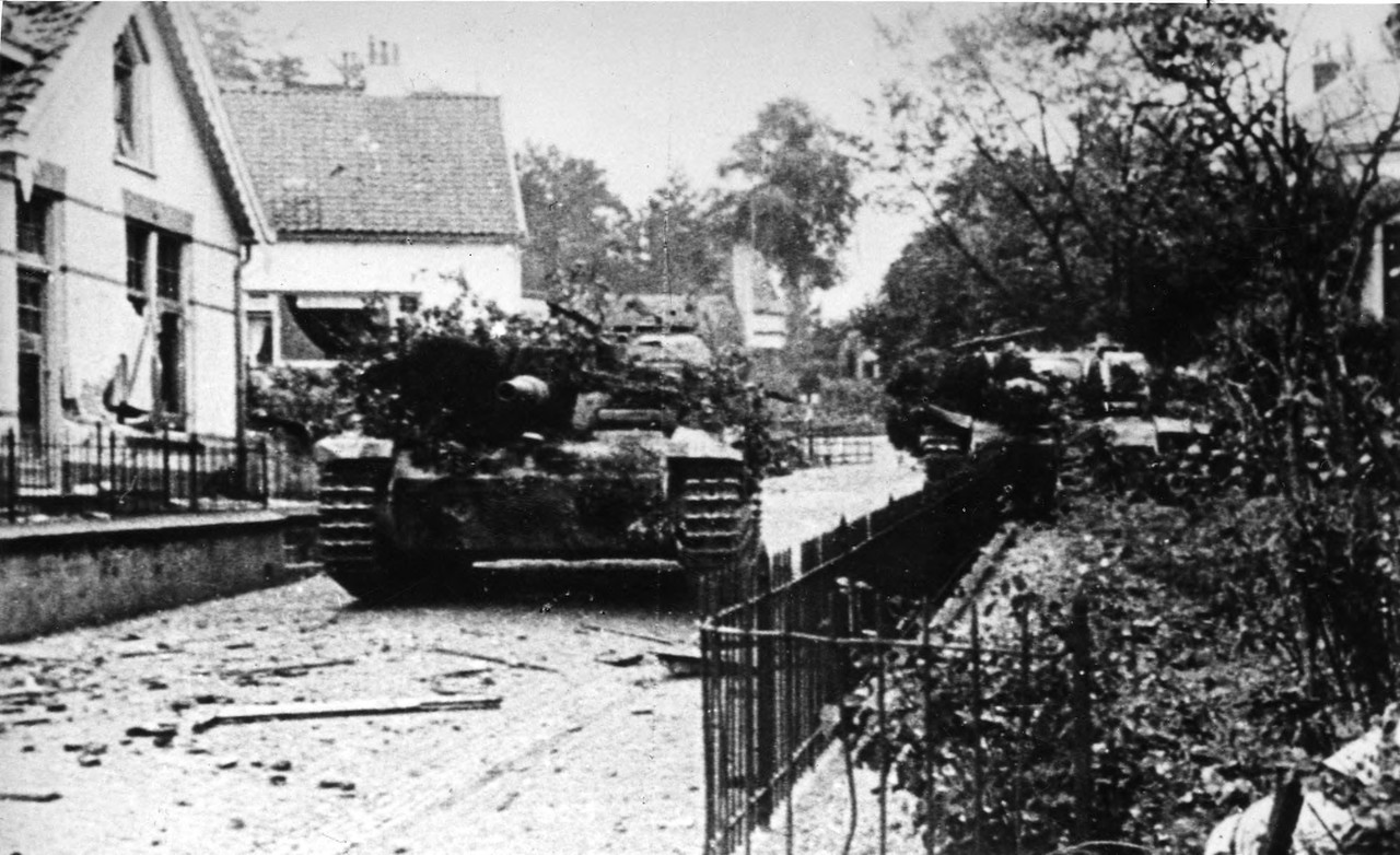 Polish anti-tank guns at the southern perimeter defense