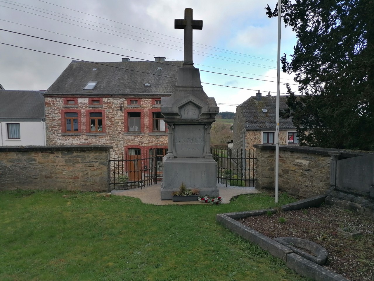 Monument to the dead of the two wars in Vesqueville 