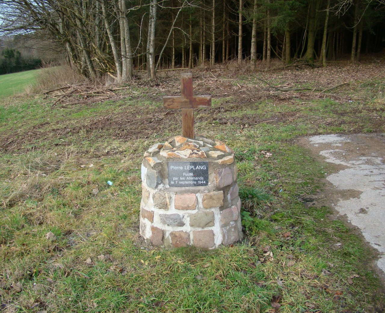 Croix en mémoire de Pierre Leplang 