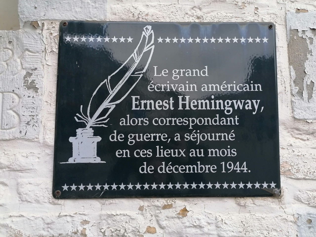 Plaque en mémoire du séjour de l’écrivain Ernest Hemingway à Saint-Hubert